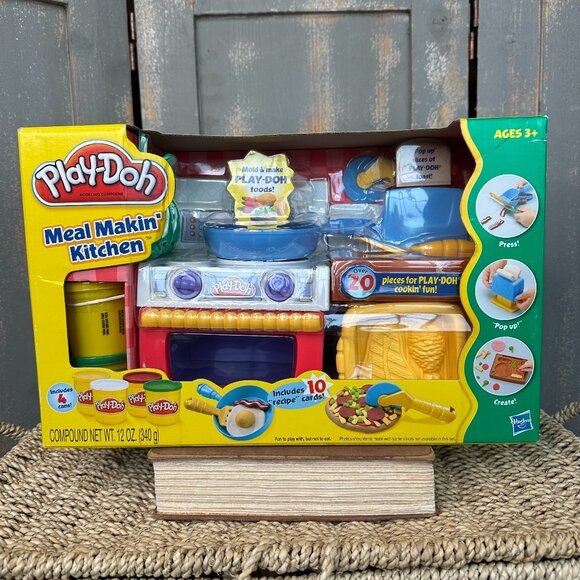 Play-Doh Meal Makin'  Kitchen 2010 Hasbro New In Box Factory Sealed - Picture 1 of 11